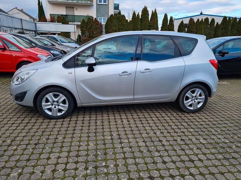 Gebraucht Opel Meriva Design Edition 120 PS (88 kW) 2011 Silber Van / Kleinbus