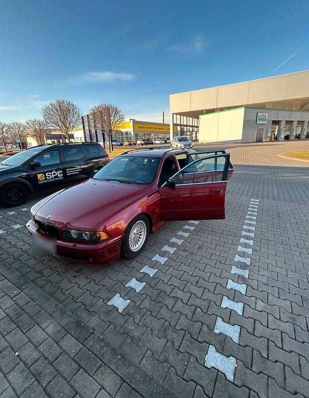 Second-hand BMW 530 218 CP (160 kW) 2000 Roșu Break