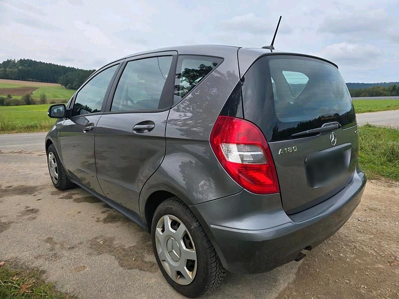 Gebraucht Mercedes A180 109 PS (80 kW) 2011 Grau Kleinwagen