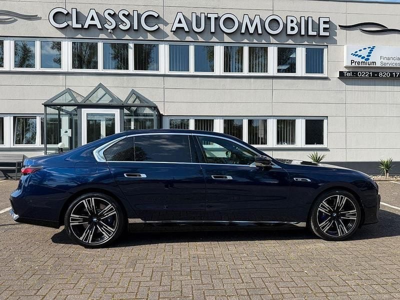 Gebraucht BMW M760e Performance 571 PS (419 kW) 2024 Blau Limousine
