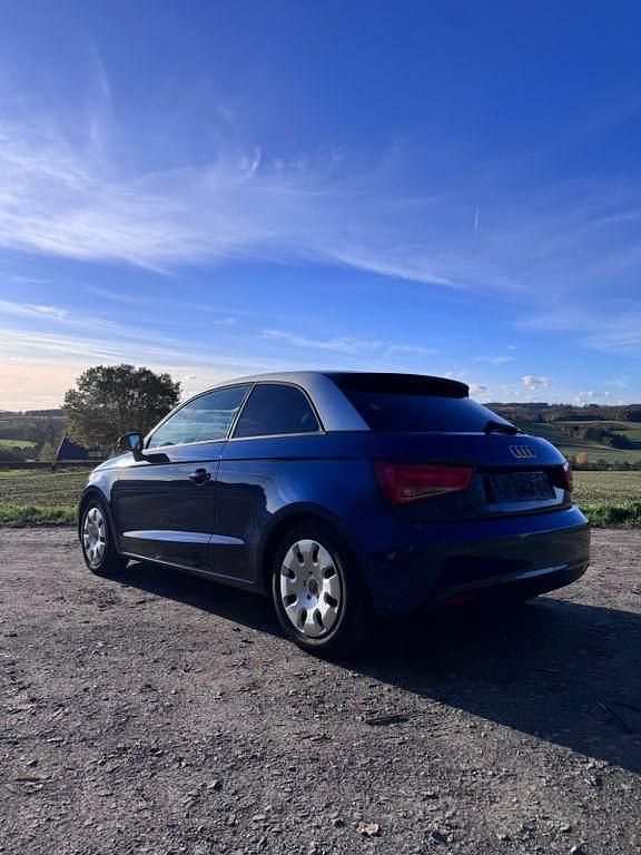 Gebraucht Audi A1 Attraction 86 PS (63 kW) 2013 Blau Kleinwagen