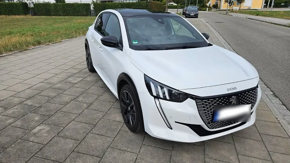 Gebraucht Peugeot e-208 GTi 100 kW (136 PS) 2023 Weiß Kleinwagen