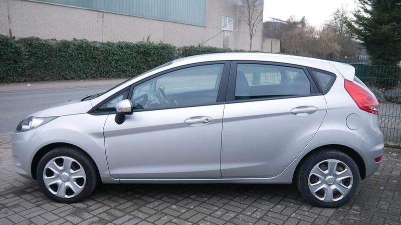 Gebraucht Ford Fiesta Trend 82 PS (60 kW) 2011 Grau Limousine