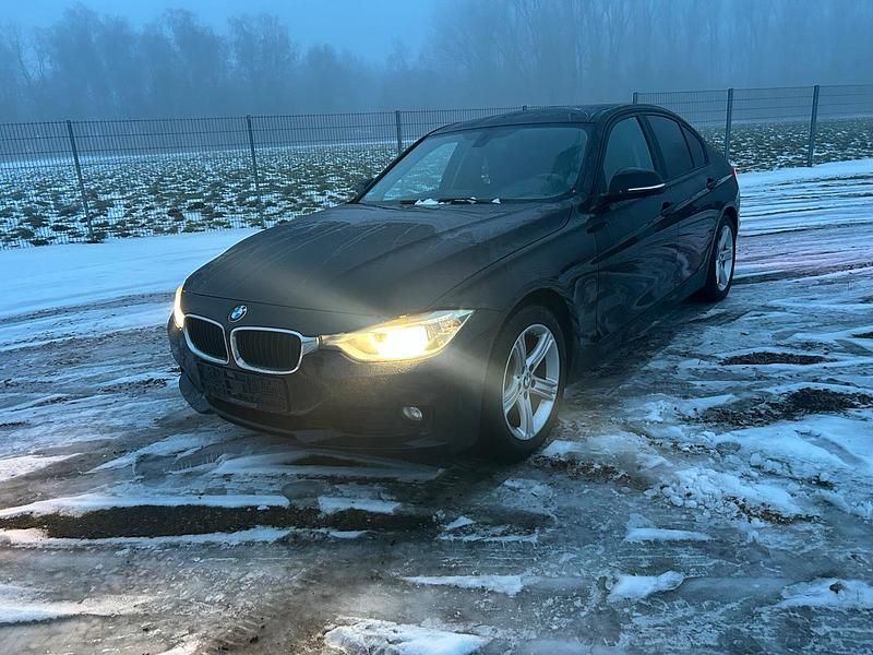 Gebraucht BMW 330 258 PS (189 kW) 2014 Schwarz Limousine