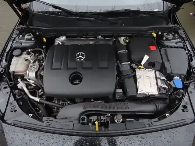 Gebraucht Mercedes A180 116 PS (85 kW) 2018 Schwarz Limousine
