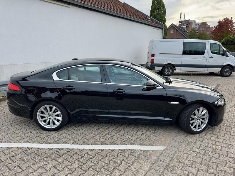 Second-hand Jaguar XF 190 CP (139 kW) 2012 Negru Berlinǎ