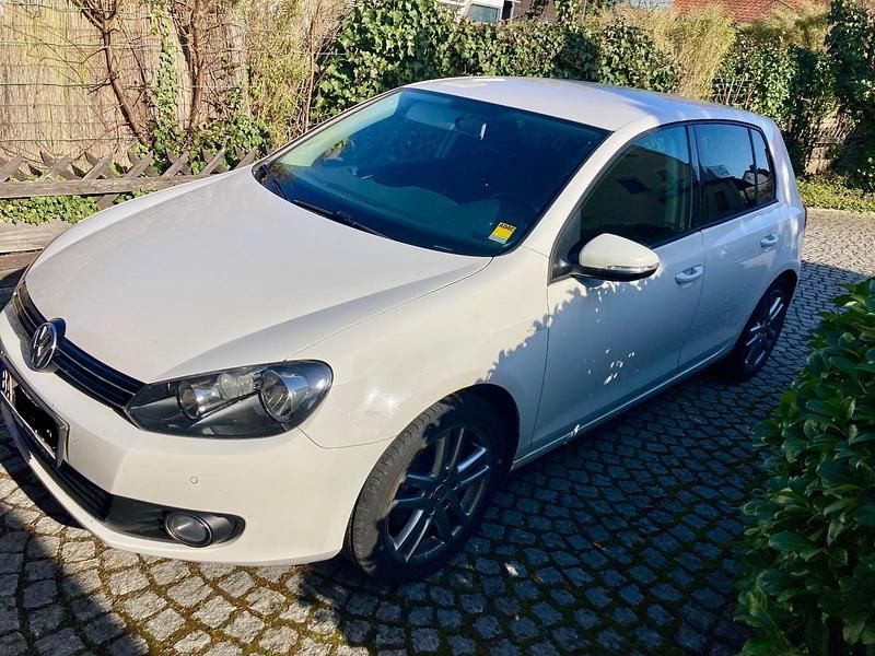 Gebraucht VW Golf VI 122 PS (89 kW) 2009 Weiß Kleinwagen