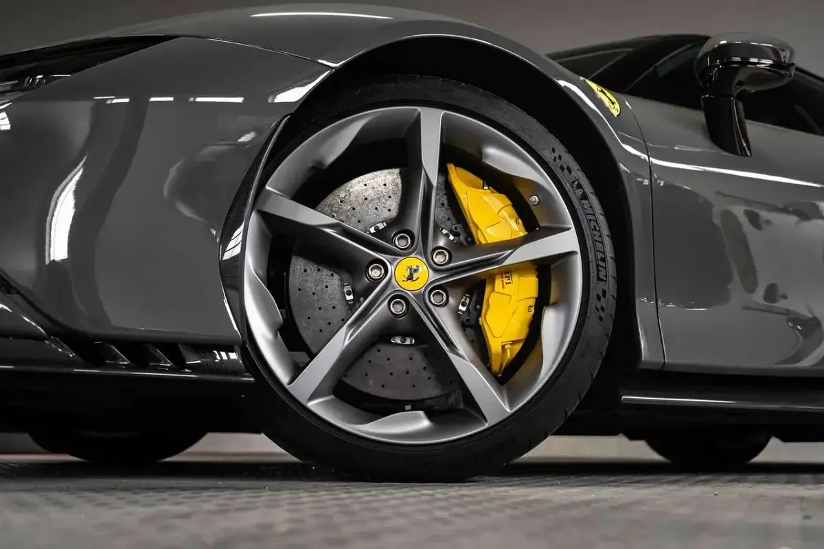 Gebraucht Ferrari SF90 1001 PS (736 kW) 2021 Grigio scuro 792 Coupé