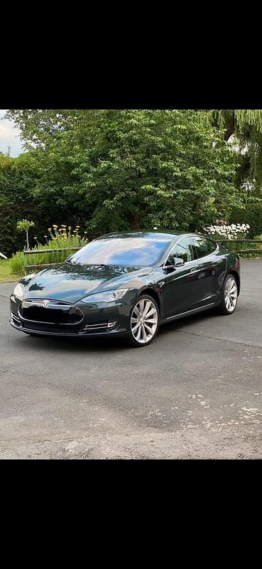 Grün Gebraucht 2014 Tesla Model S Limousine | 24.000 € (Teuer) - Bild 1/4