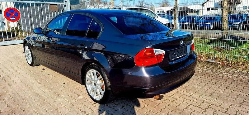 Gebraucht BMW 318 129 PS (94 kW) 2005 Grau Limousine