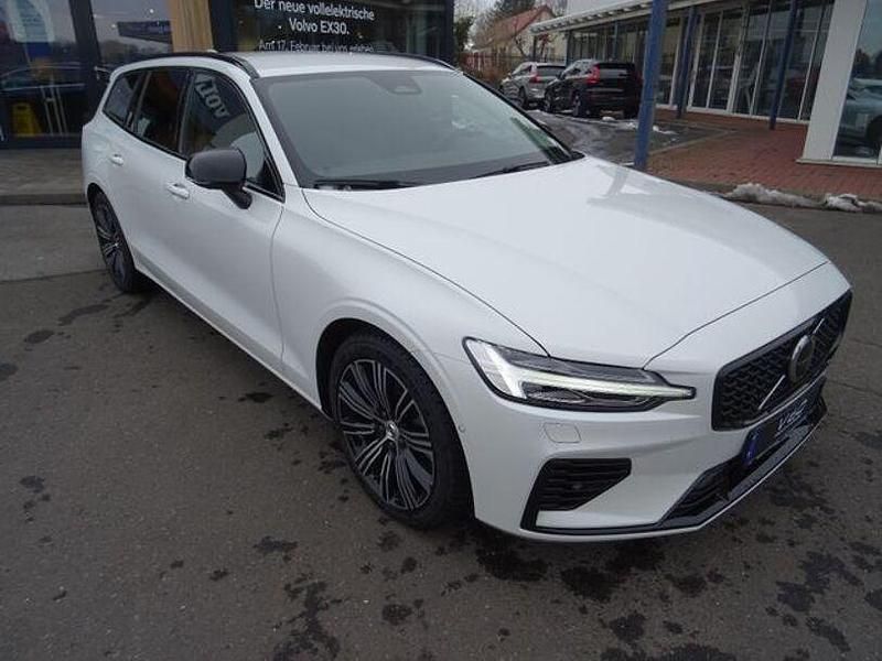 Gebraucht Volvo V60 Plus 253 PS (186 kW) 2024 Crystal white pearl / metallic Kombi
