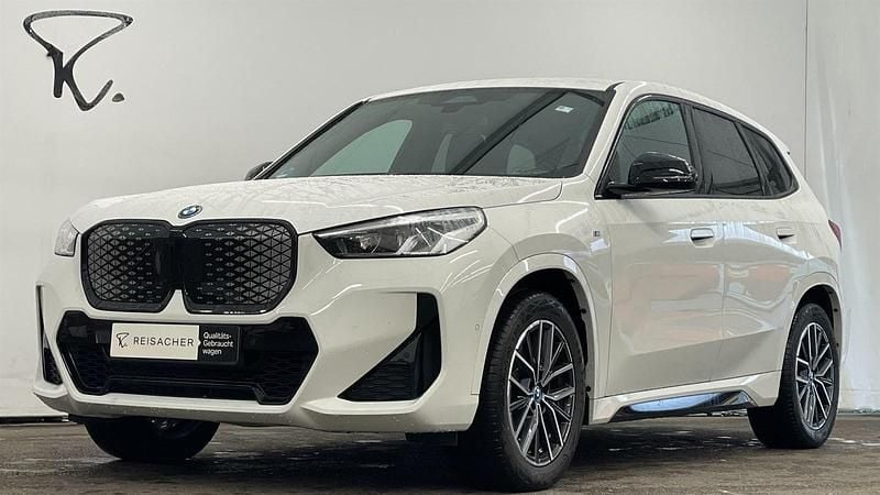 Alpinweiss Gebraucht 2023 BMW iX1 Luxury Line SUV | 35.999 € (Superpreis) - Bild 1/4