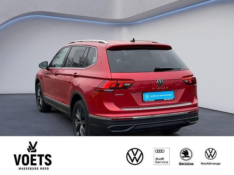 Gebraucht VW Tiguan Allspace Life 150 PS (110 kW) 2022 Rot SUV