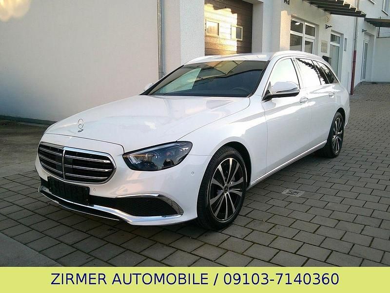 Weiß Gebraucht 2020 Mercedes E300 Exclusive Limousine | 19.990 € (Fairer Preis) - Bild 1/4