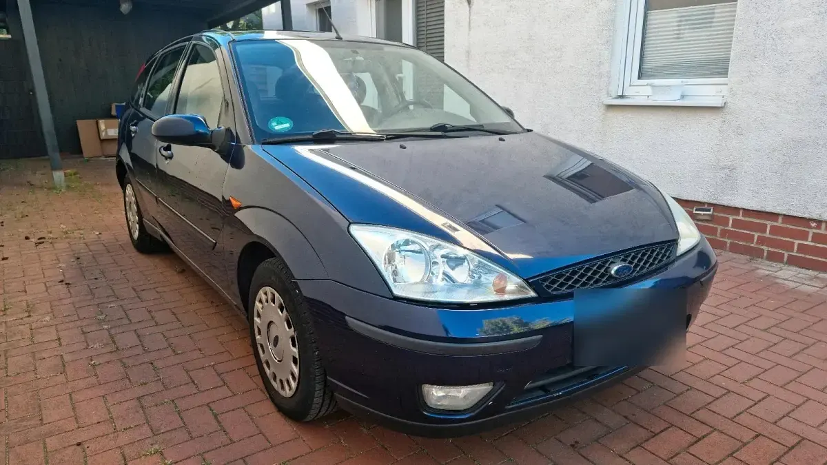 Gebraucht Ford Focus Ghia 115 PS (84 kW) 2001 Blau Kleinwagen