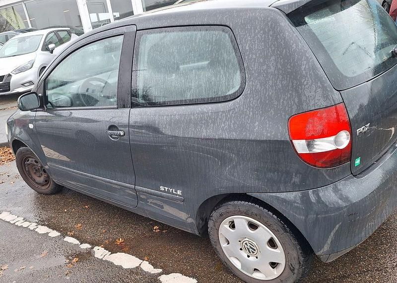 Gebraucht 2010 VW Fox Kleinwagen | 1.958 € (Fairer Preis) - Bild 1/4