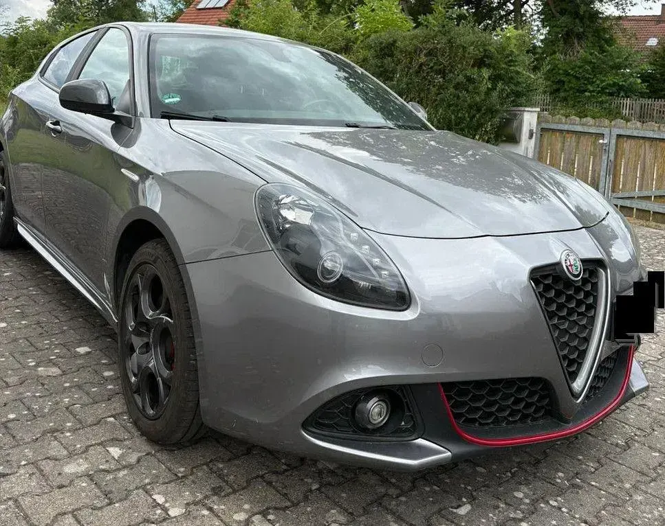 Gebraucht Alfa Romeo Giulietta 150 PS (110 kW) 2017 Grau Kleinwagen