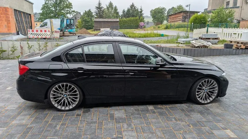 Gebraucht BMW 320 Performance 184 PS (135 kW) 2012 Schwarz Limousine