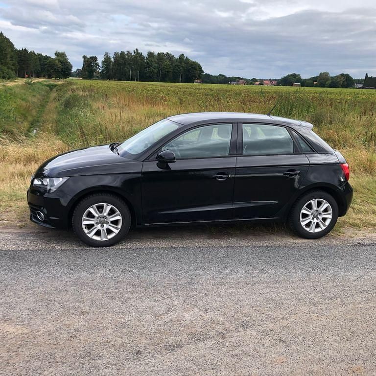Schwarz Gebraucht 2012 Audi A1 Sportback Attraction Kleinwagen | 8.400 € (Fairer Preis) - Bild 1/4