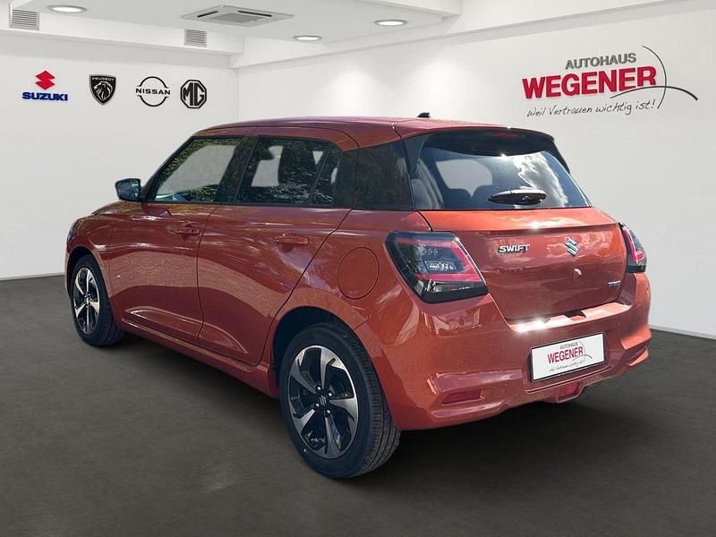 Gebraucht Suzuki Swift Comfort+ 83 PS (61 kW) 2025 Flame orange pearl metallic Kleinwagen