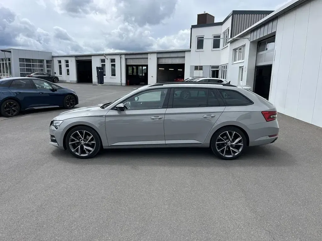 Gebraucht Skoda Superb SportLine 200 PS (147 kW) 2022 Steelgrau Kombi