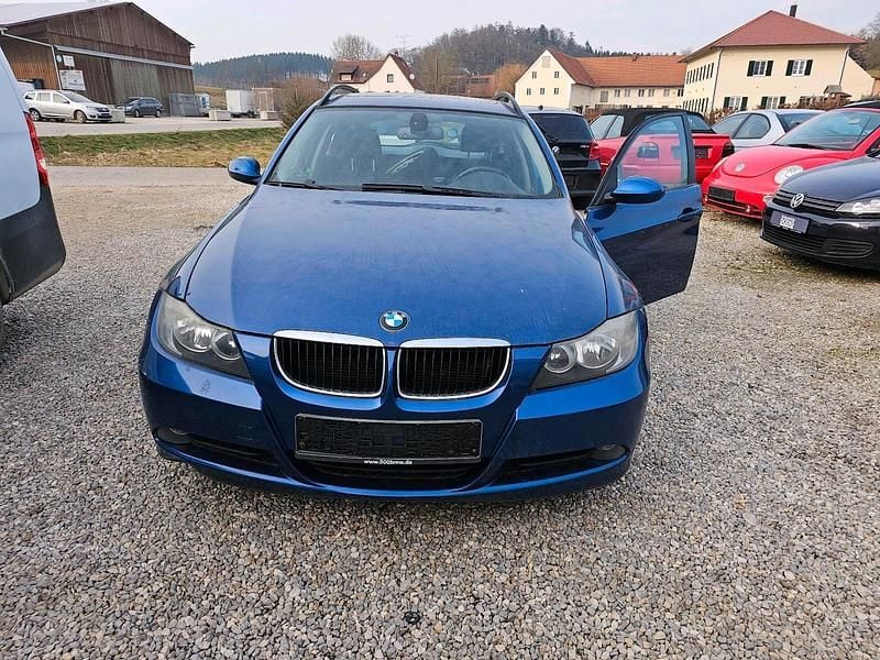 Gebraucht BMW 320 150 PS (110 kW) 2007 Blau Kombi