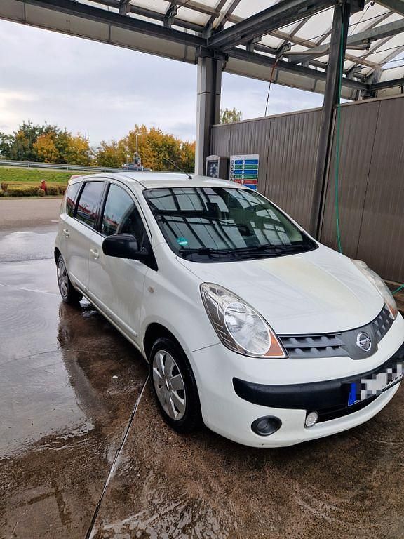 Weiß Gebraucht 2007 Nissan Note Tekna Van / Kleinbus | 1.999 € (Fairer Preis) - Bild 1/4