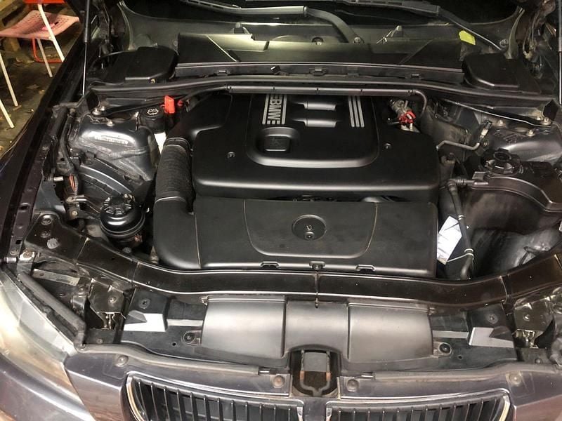 Silber Gebraucht 2007 BMW 320 Kombi | 3.600 € - Bild 1/4