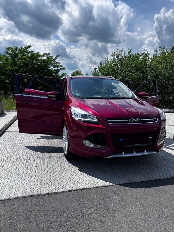 Rot Gebraucht 2015 Ford Kuga Individual SUV | 14.500 € (Fairer Preis) - Bild 1/4