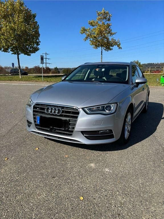 Silber Gebraucht 2016 Audi A3 Ambiente Limousine | 13.200 € (Fairer Preis) - Bild 1/4