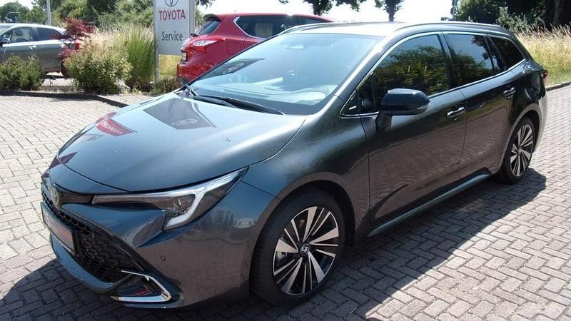 Neu Toyota Corolla 98 PS (72 kW) 2025 Grau Kombi