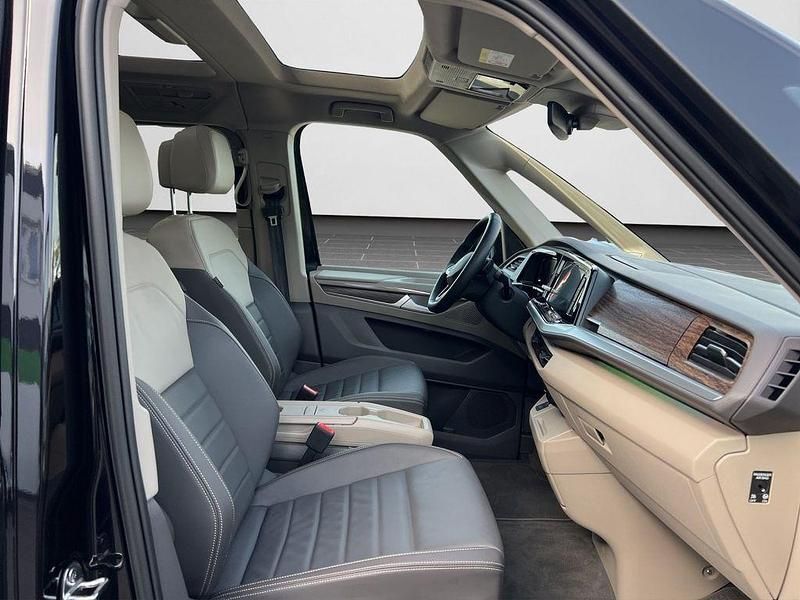 Gebraucht VW Multivan Style 150 PS (110 kW) 2024 Deep black perleffekt (metallic) Van