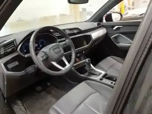 Second-hand Audi Q3 S-Line 150 CP (110 kW) 2025 Negru SUV