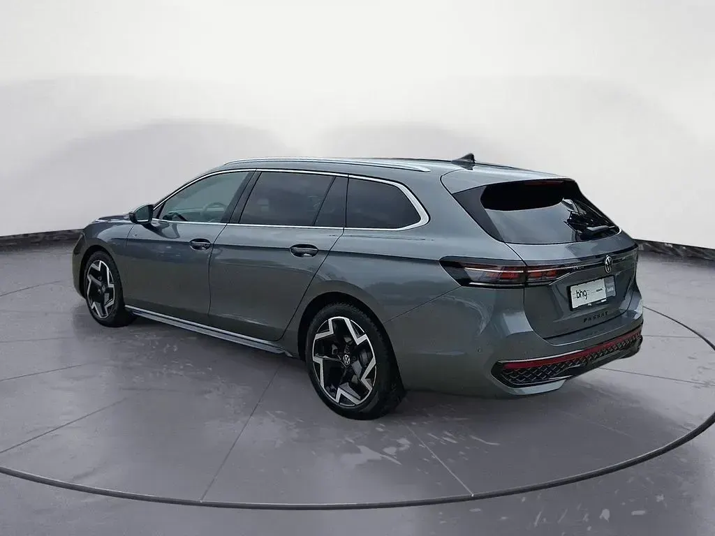 Gebraucht VW Passat R-line 150 PS (110 kW) 2025 Grau Kombi