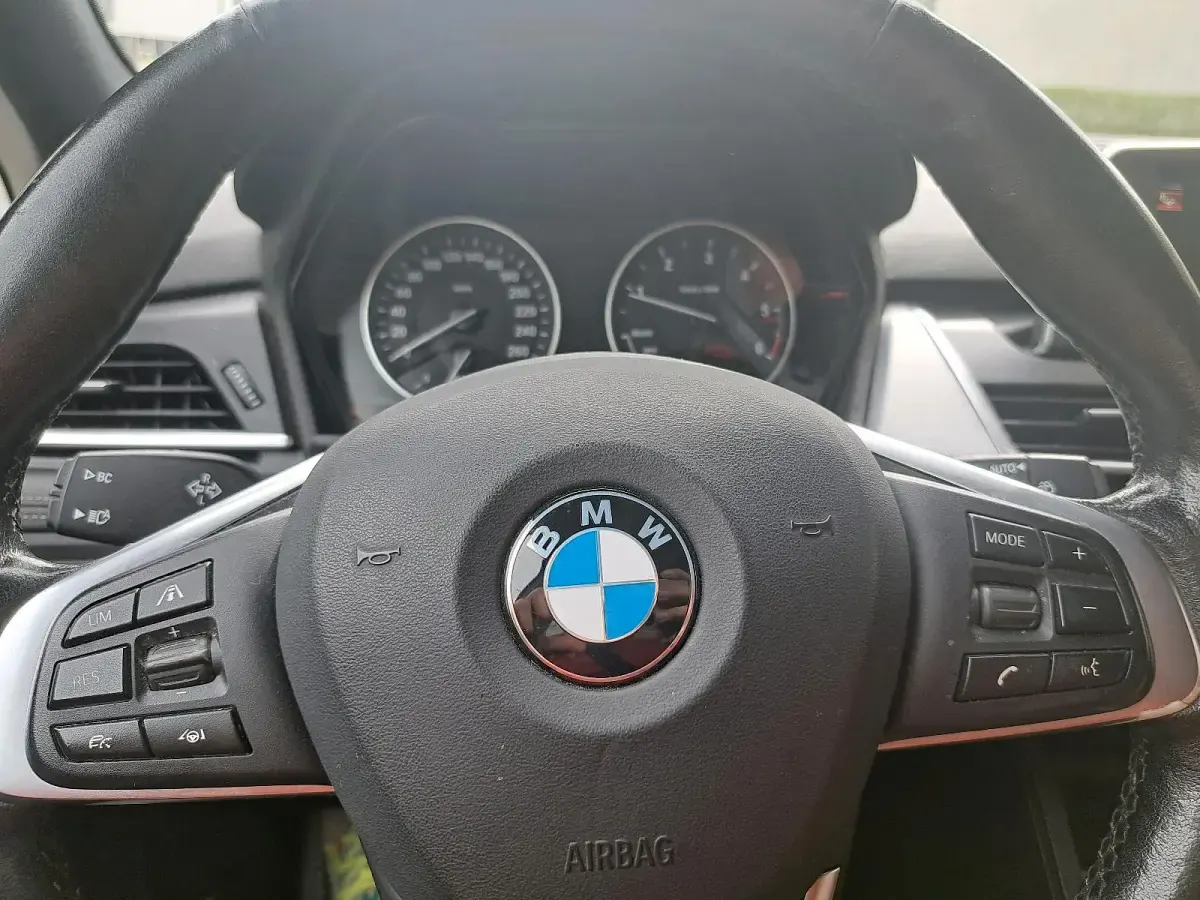Gebraucht BMW 218 150 PS (110 kW) 2015 Weiß SUV
