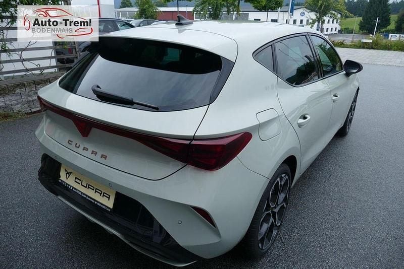 Neu Cupra Leon 150 PS (110 kW) 2025 Taiga grau Limousine