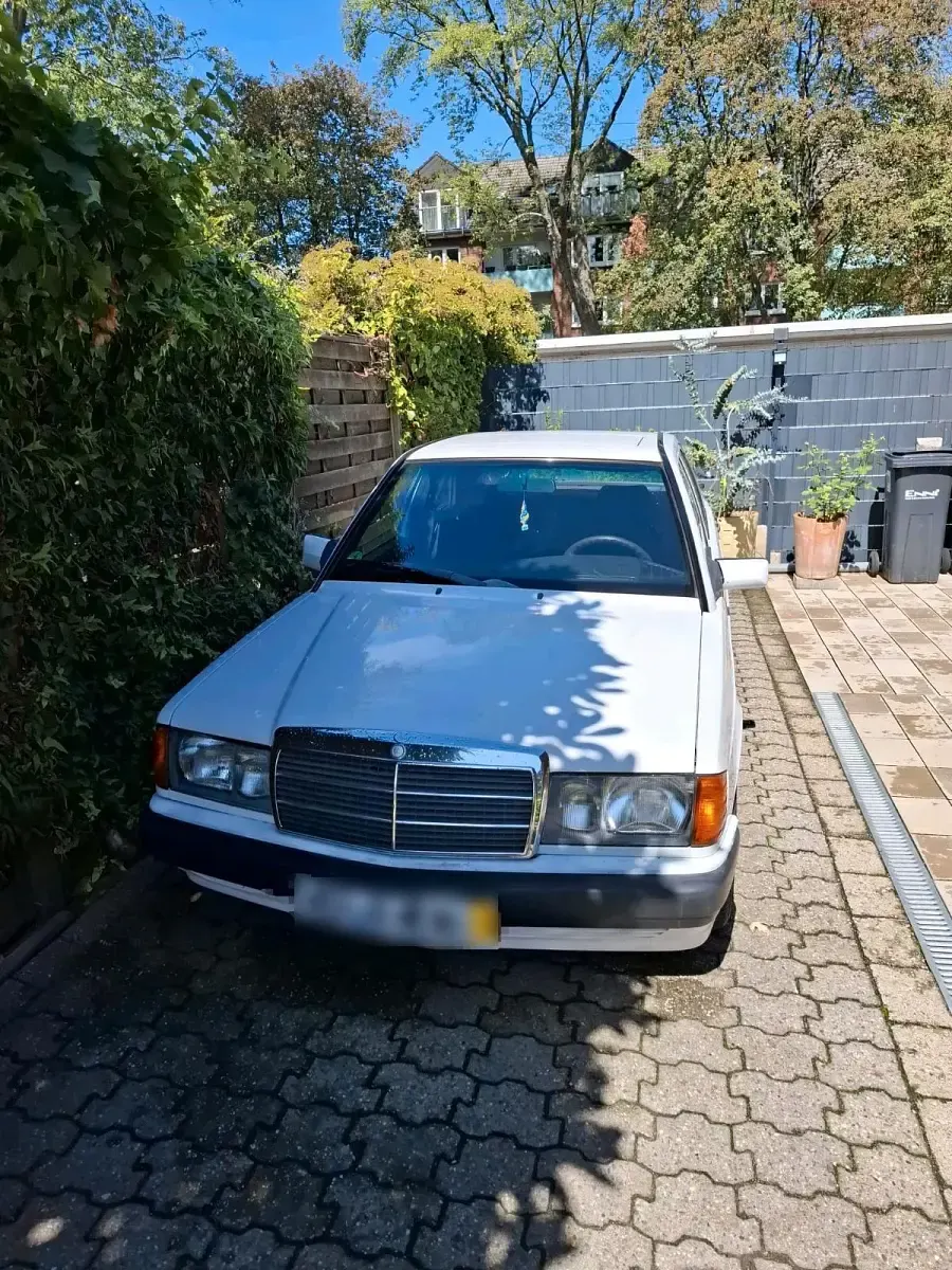 Gebraucht Mercedes 190 120 PS (88 kW) 1989 Weiß Limousine
