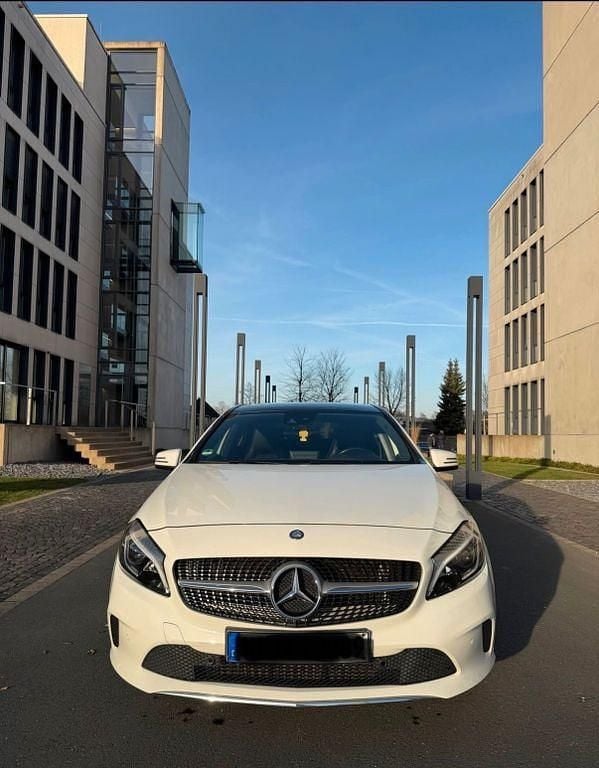 Gebraucht Mercedes A180 Edition 109 PS (80 kW) 2017 Weiß Limousine