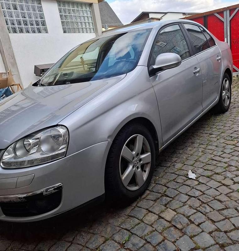 Grau Gebraucht 2009 VW Jetta United Limousine | 2.700 € (Guter Preis) - Bild 1/4