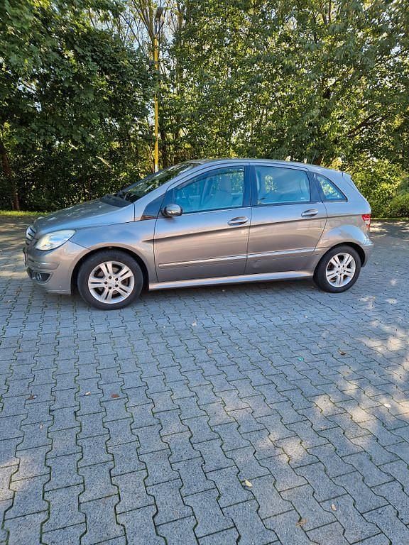 Grau Gebraucht 2005 Mercedes B200 Van / Kleinbus | 3.900 € (Etwas zu teuer) - Bild 1/4