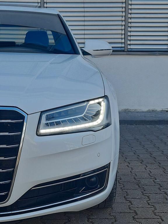 Weiß Gebraucht 2016 Audi A8 Ambiente Limousine | 34.999 € (Etwas zu teuer) - Bild 1/4
