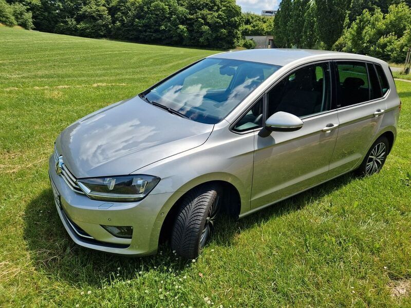 Silber Gebraucht 2016 VW Golf Sportsvan Allstar Van / Kleinbus | 12.700 € (Guter Preis) - Bild 1/4