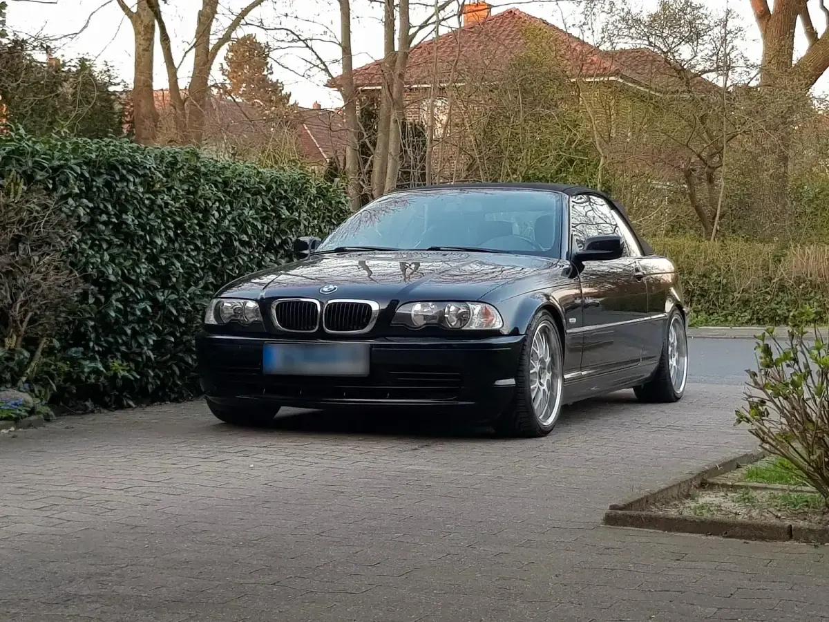 Gebraucht BMW 318 143 PS (105 kW) 2001 Schwarz Cabrio