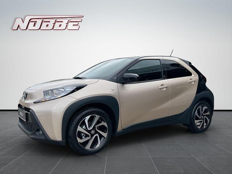 Neu Toyota Aygo X 72 PS (52 kW) 2025 Ginger beige metallic/dach mys SUV
