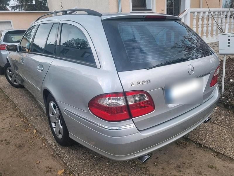 Gebraucht Mercedes E320 Avantgarde 224 PS (164 kW) 2003 Silber Kombi