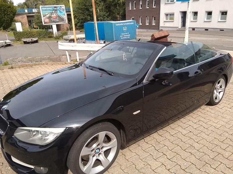 Gebraucht BMW 320 Cabriolet 184 PS (135 kW) 2012 Schwarz Cabrio