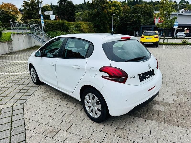 Gebraucht Peugeot 208 Active 82 PS (60 kW) 2016 Weiß Kleinwagen