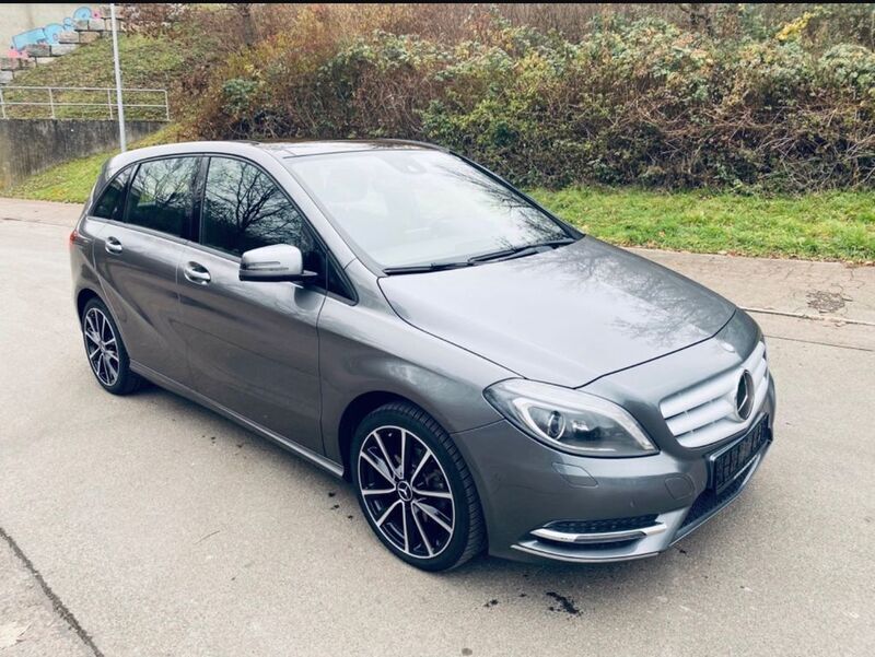 Grau Gebraucht 2013 Mercedes B200 Van / Kleinbus | 14.300 € (Fairer Preis) - Bild 1/4