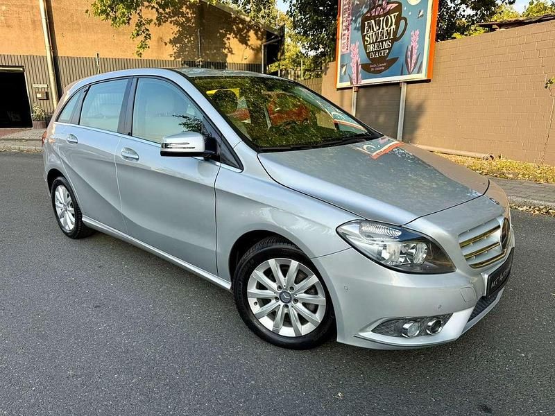 Gebraucht Mercedes B180 122 PS (89 kW) 2013 Polarsilber Van / Kleinbus