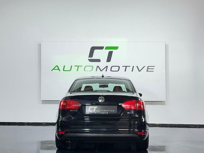 Gebraucht VW Jetta Trendline 105 PS (77 kW) 2011 Schwarz Limousine